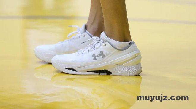 一年怒亏2个亿，库里和安德玛的“孽缘”