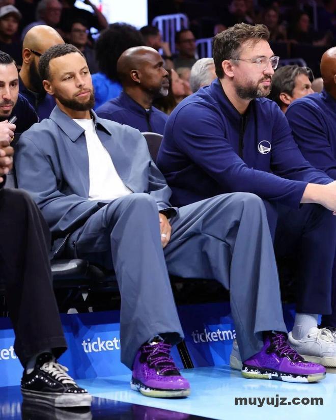 nimg-399 一年怒亏2个亿,库里和安德玛的“孽缘”